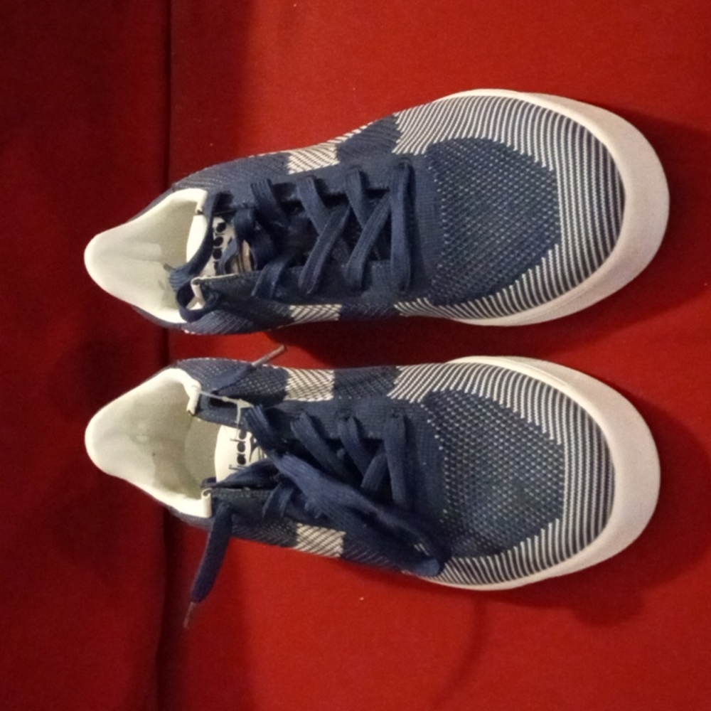 DIADORA'S.